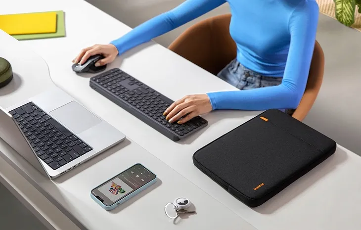 pokrowiec-etui-na-laptopa-tomtoc-15-marka-tomtoc
