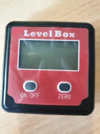pochylomierz-elektroniczny-lamigo-pe180b-magnesem