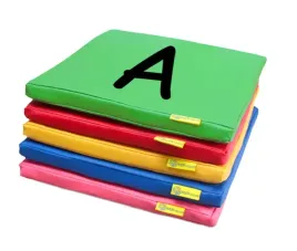 poduszki-kwadratowe-ekoskora-z-nadrukiem-alfabet-a-z-26-sztuk-akson