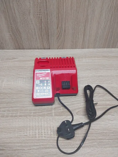 milwaukee-m12-18c-ladowarka-kod-producenta-m12-18c