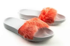 klapki-damskie-ugg-royale-z-futerkiem-morelowe