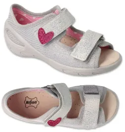 kapcie-dzieciece-sandalki-befado-na-rzepy-sunny-szare-z-serduszkiem-r-23