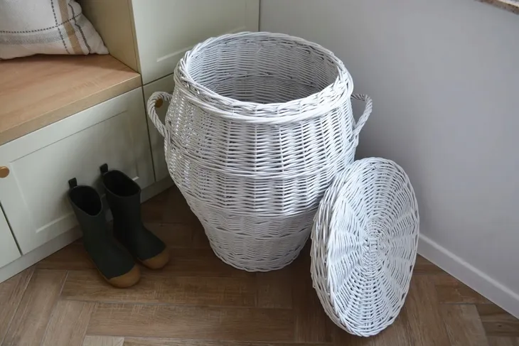 kosz-wiklinowy-barrel-bialy-65-cm