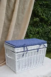 kufer-wiklinowy-bialy-obszycie-poduszka