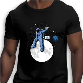 koszulka-meska-czarna-nadruk-astronauta-na-planecie-5xl