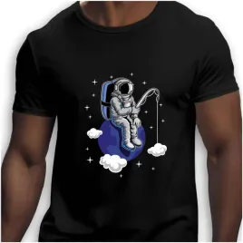 koszulka-meska-czarna-nadruk-astronauta-lowi-chmury-5xl