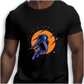 koszulka-meska-czarna-nadruk-astronauta-z-tarcza-3xl