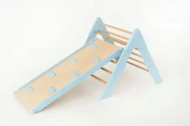 domowy-plac-zabaw-trojkat-pikler-montessori-blekitny-moon-lunatoys