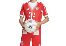 komplet-pilkarski-bayern-monachium-dla-dzieci-6-7-lat-125-135cm