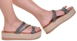 klapki-na-platformie-wygodne-skorzane-buty-damskie-na-lato-wakacje