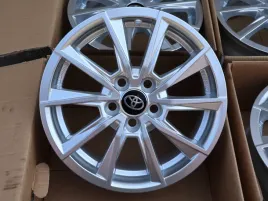 toyota-yaris-felgi-aluminiowe-15-rc-design-nakretki