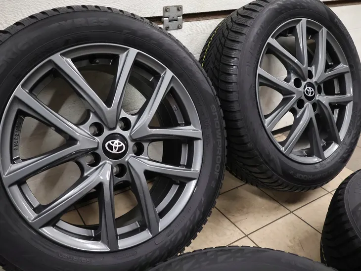 TOYOTA YARIS CROSS KOŁA ZIMOWE 215/55R17 NOKIAN CZUJNIKI CIŚNIENIA MONACO