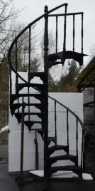 schody-krecone-fi-163-m-wzor-nr-1-1-tralka-na-stopniu-zeliwne