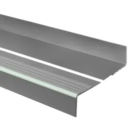 profil-na-schody-pcv-antyposlizgowy-bhp-nosek-schodowy-40x40mm-15-szary