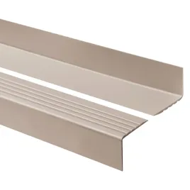 profil-schodowy-antyposlizgowy-nosek-schodowy-pcv-bezowy-150cm-50x42mm