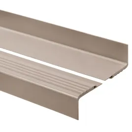 profil-na-schody-pcv-antyposlizgowy-nosek-schodowy-48x42mm-150cm-bez