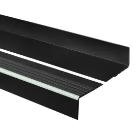 profil-na-schody-pcv-antyposlizgowy-bhp-nosek-schodowy-40x40mm-15-czarny
