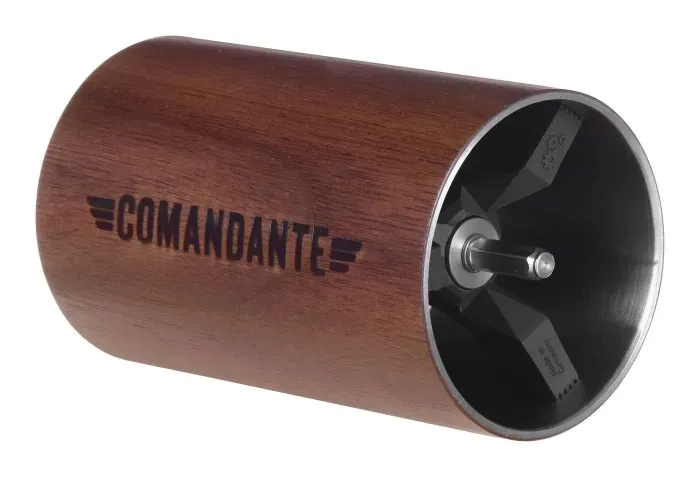 comandante-c40-mk4-nitro-virginia-walnut-srednica-8-cm