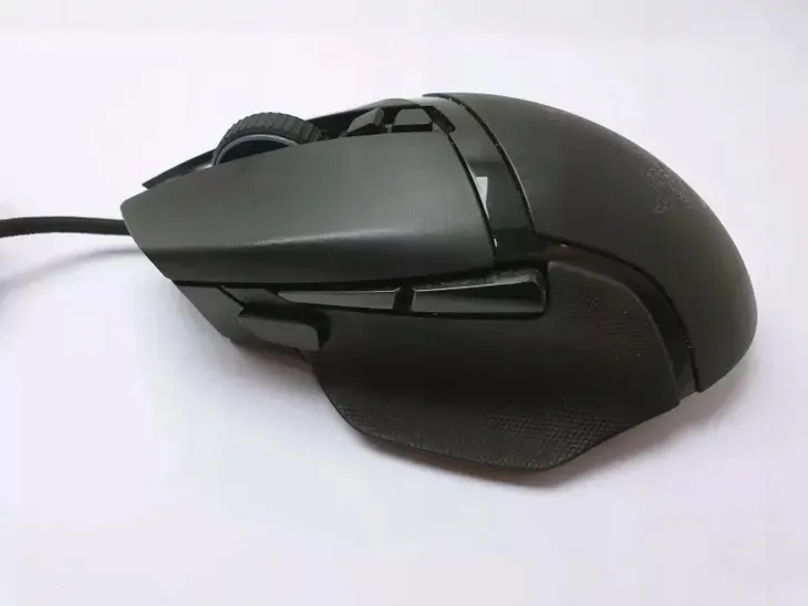 mysz-razer-basilisk-v3-profil-myszy-praworeczna