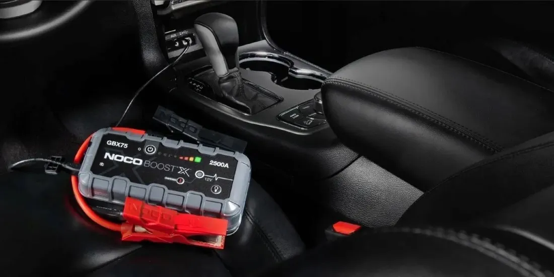 gbx75-boost-x-12v-2500a-jump-starter-stan-nowy