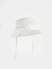 biala-czapka-z-wiazaniem-reserved-52-cm