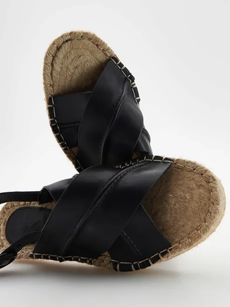 czarne-espadryle-z-paskami-reserved-36-marka-reserved