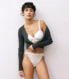 triumph-amourette-highleg-tai-biale-40-wzor-dominujacy-kwiaty