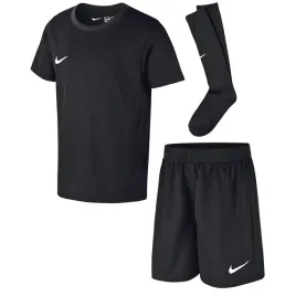 stroj-pilkarski-nike-treningowy-koszulka-spodenki-getry-cd2244-010