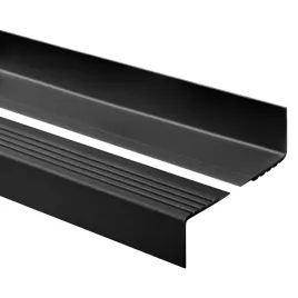 profil-na-schody-pcv-antyposlizgowy-nosek-schodowy-40x40mm-150cm-czarny