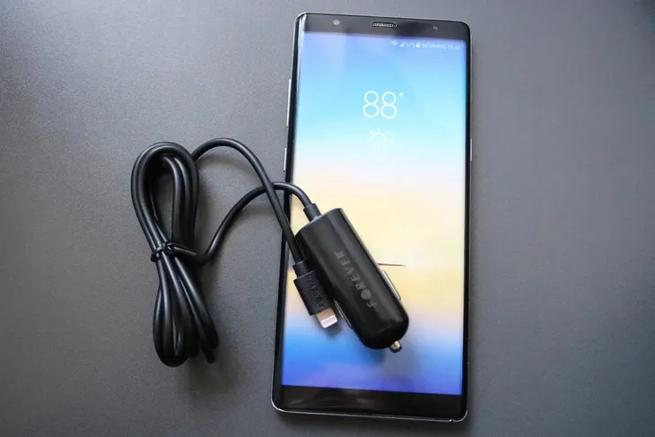 ladowarka-samochodowa-apple-lightning-forever-1000-ma-przewod-w-zestawie-tak