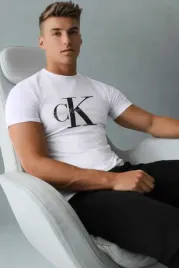koszulka-t-shirt-meski-ck-calvin-klein-bialy-bawelna-z-duzym-nadrukiem-s