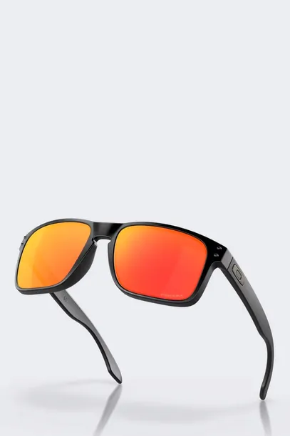 okulary-oakley-holbrook-prizm-ruby-prizm-ruby-matt-plec-mezczyzna