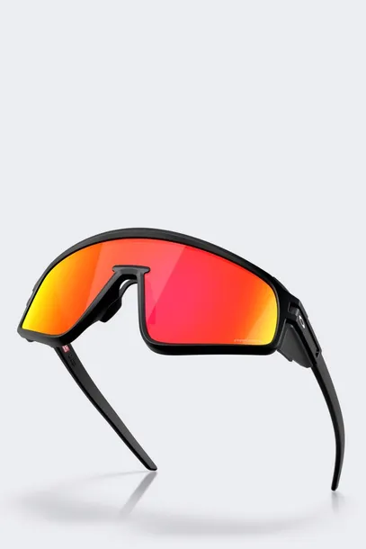 okulary-oakley-latch-panel-prizm-ruby-matte-black-plec-produkt-uniseks