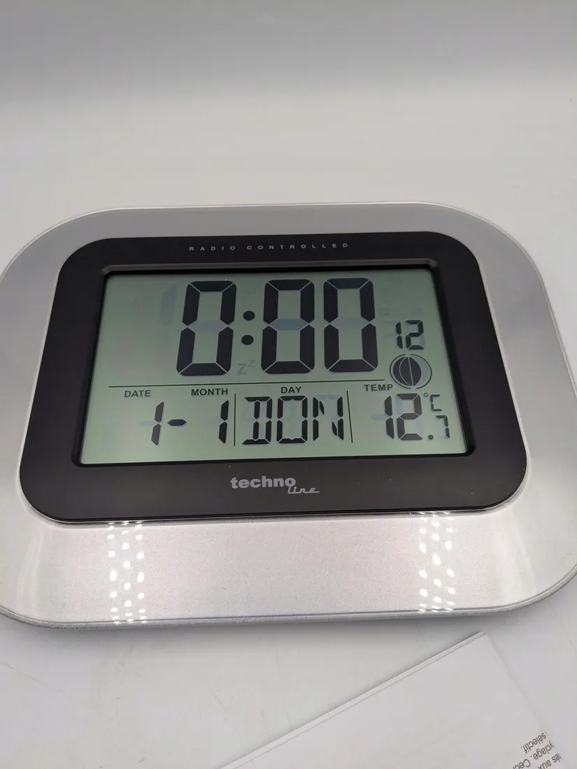 zegar-scienny-technoline-czarny-23cm