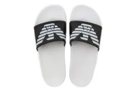 klapki-unisex-emporio-armani-beachwear-na-plaze-bialo-czarne