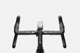 licznik-rowerowy-wahoo-elemnt-bolt-3-gps-funkcje-podstawowe-czas-jazdy-dystans-calkowity-dystans-etapu-predkosc-chwilowa-predkosc-maksymalna-predkosc-srednia-zegar-data-licznik-kalorii-mapy-miedzyczas-nachylenie-podswietlenie-powiadomienia-z-telefonu-termometr-wysokosciomierz