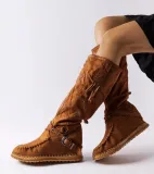 brazowe-kozaki-w-stylu-boho-putignano