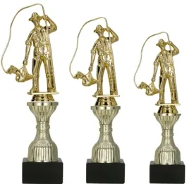 zestaw-3-pucharow-wedkarskich-22-24-26-cm-zlote-trofea-z-wedkarzem-opis