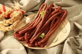 wybornie-wedzone-litewskie-kabanosy-wieprzowe-z-serem-750g-od-krekenavos