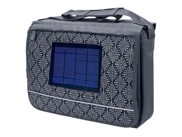 torba-do-laptopa-z-panelem-slonecznym