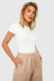 fc24314-boohoo-klasyczne-body-z-krotkim-rekawem-ecru-19-xl