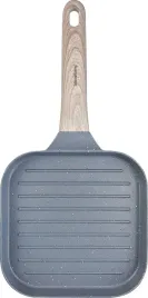 patelnia-grillowa-z-powloka-nieprzywierajaca-szara-z-drewniana-raczka-36x