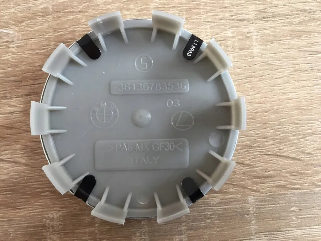 dekielki-felgi-kola-bmw-68mm-36136783536-do-bmw-e60-e61-e63-e64-e65-e66-e70
