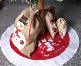 mata-pod-choinke-czerwona-dekoracje-na-swieta