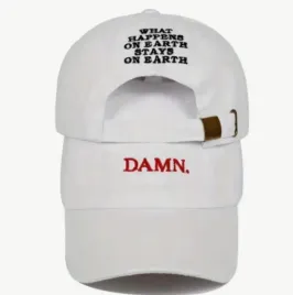 czapka-z-daszkiem-damn-kendrick-lamar-biala-prezent