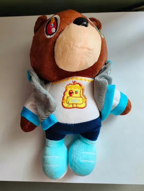 pluszak-kanye-west-plush-mis-prezent-wiek-dziecka-3-lata