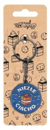 brelok-metalowy-niezle-ciacho-nadwyraz-com-srednica-4-cm