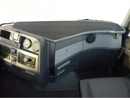 polka-z-mata-antyposlizgowa-do-renault-t-c-2013