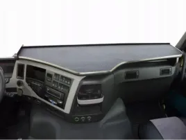 duza-polka-z-mata-antyposlizgowa-do-volvo-fm-2013-2020