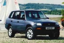 toyota-rav4-i-maska-pokrywa-silnika-1994-2000-austria